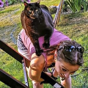 Meet your Posher, Laura